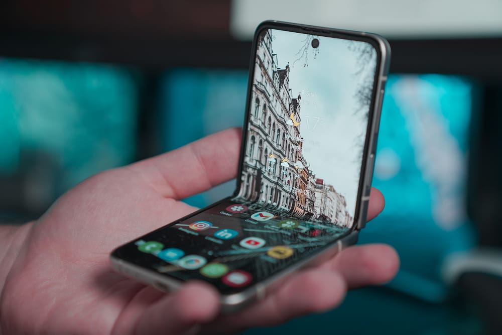 Best Flip Phone Cases Feature Image
