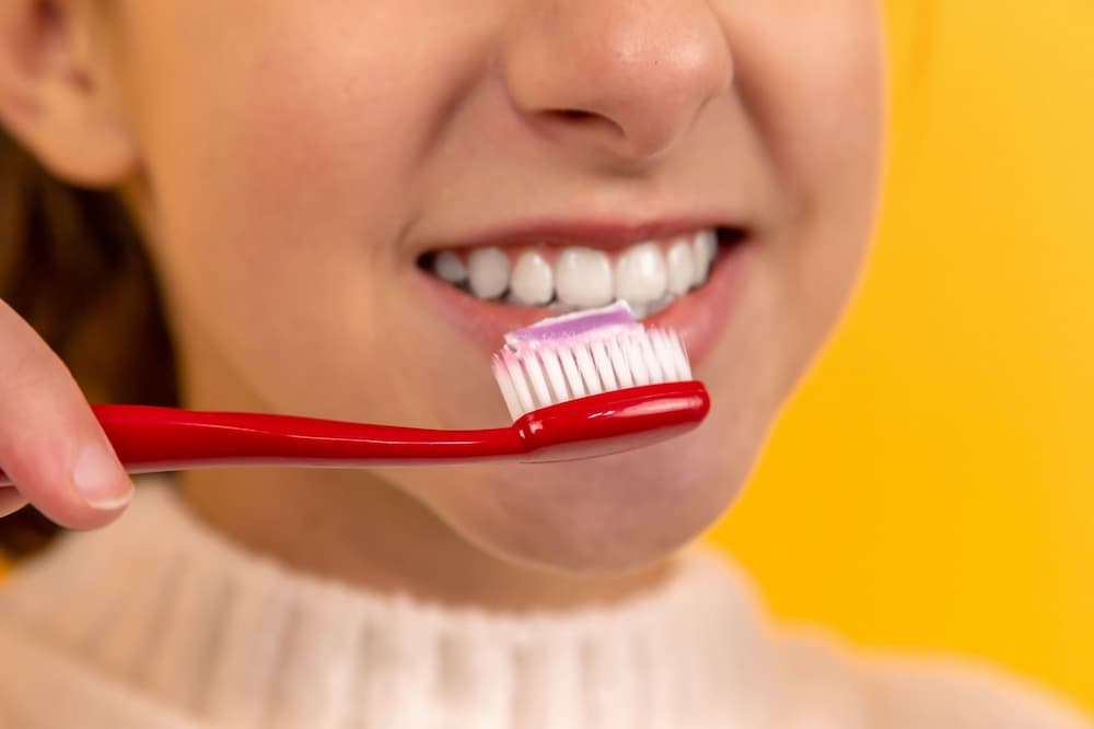 Cepillado de dientes: cómo hacerlo con eficiencia thumbnail