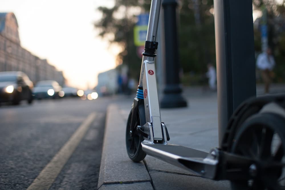 Comment conduire une trottinette électrique ? thumbnail