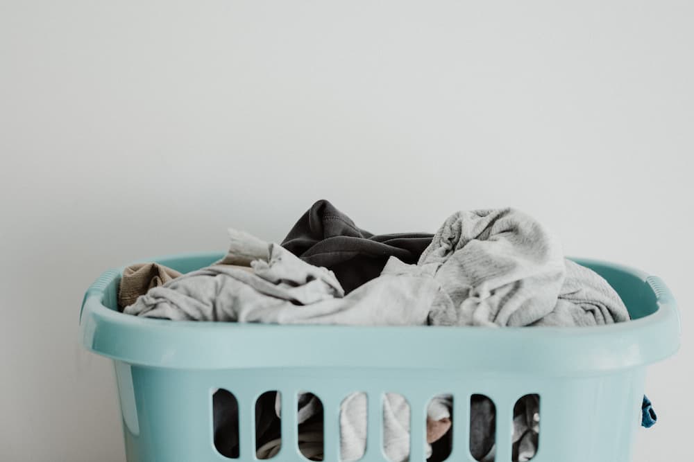 Los mejores cestos para ropa sucia Feature Image