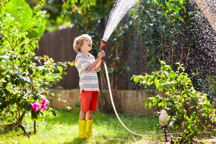 Matériels d'arrosage et outils pour jardins Cover
