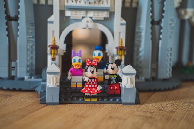 Kids' Play Figures Feature Image