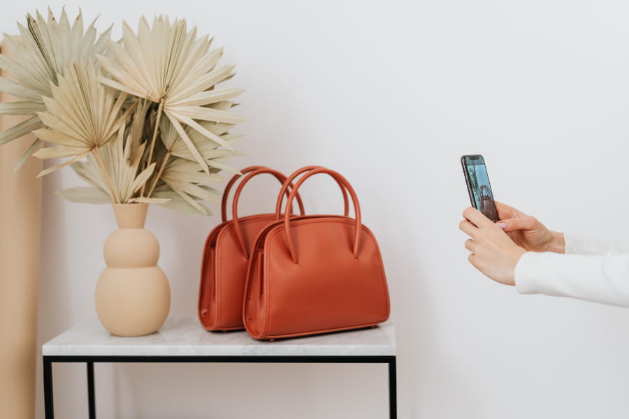 Women's Handbags & Shoulder Bags Feature Image