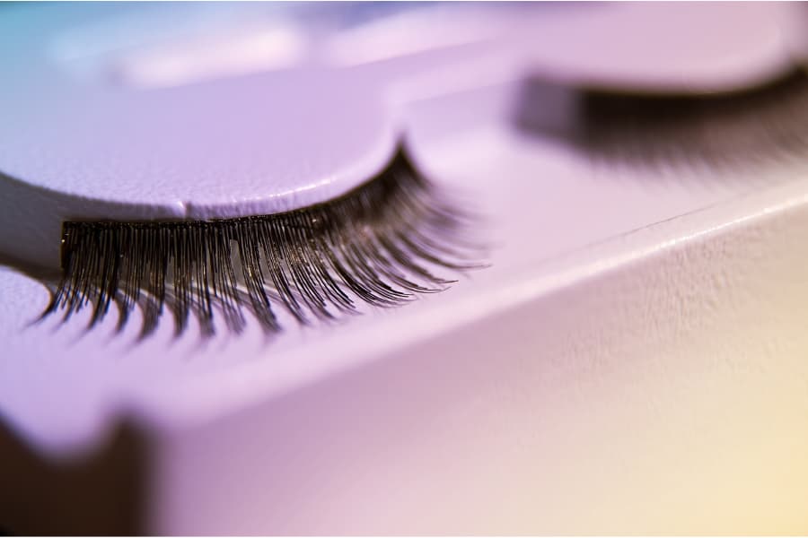Best Self-Adhesive Eyelashes Feature Image