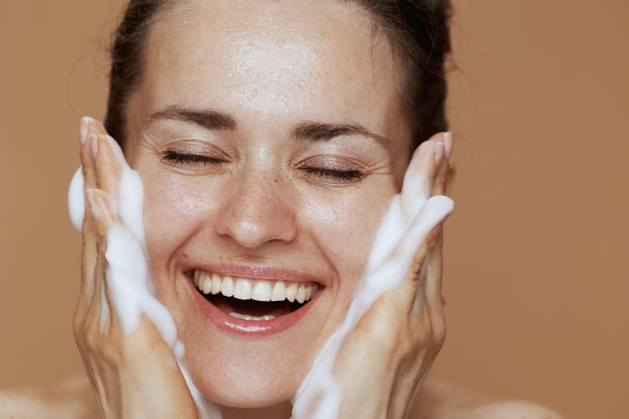 Best Alcohol Free Facial Cleansers Feature Image