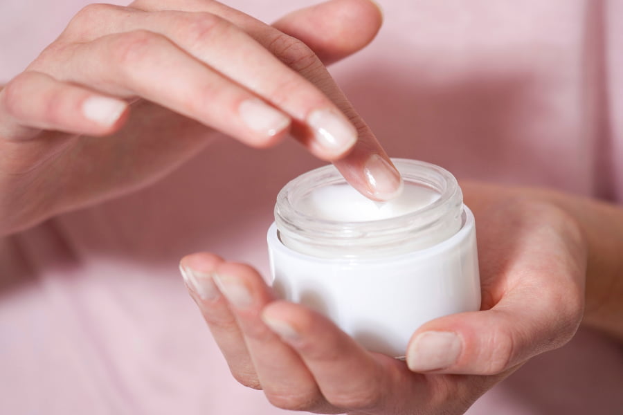 Best Silicone-Free Face Moisturizers Feature Image